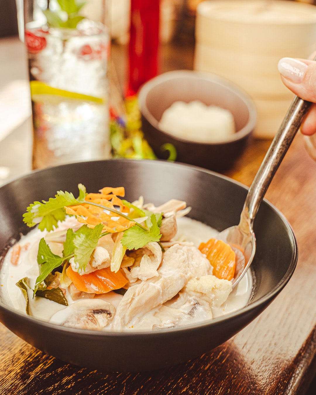 Genießen Sie unsere Panithans Thai Spezialitäten im Café-Restaurant 9b